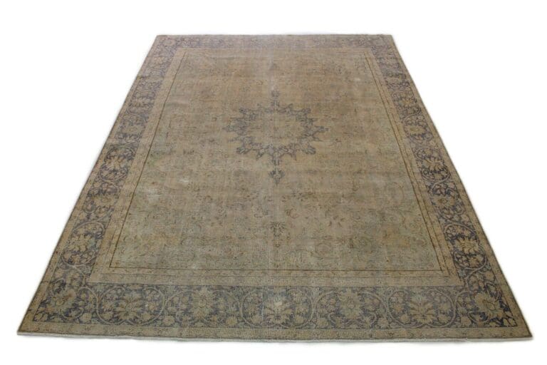 Oriental Rug from the Orient — 412 × 293 cm