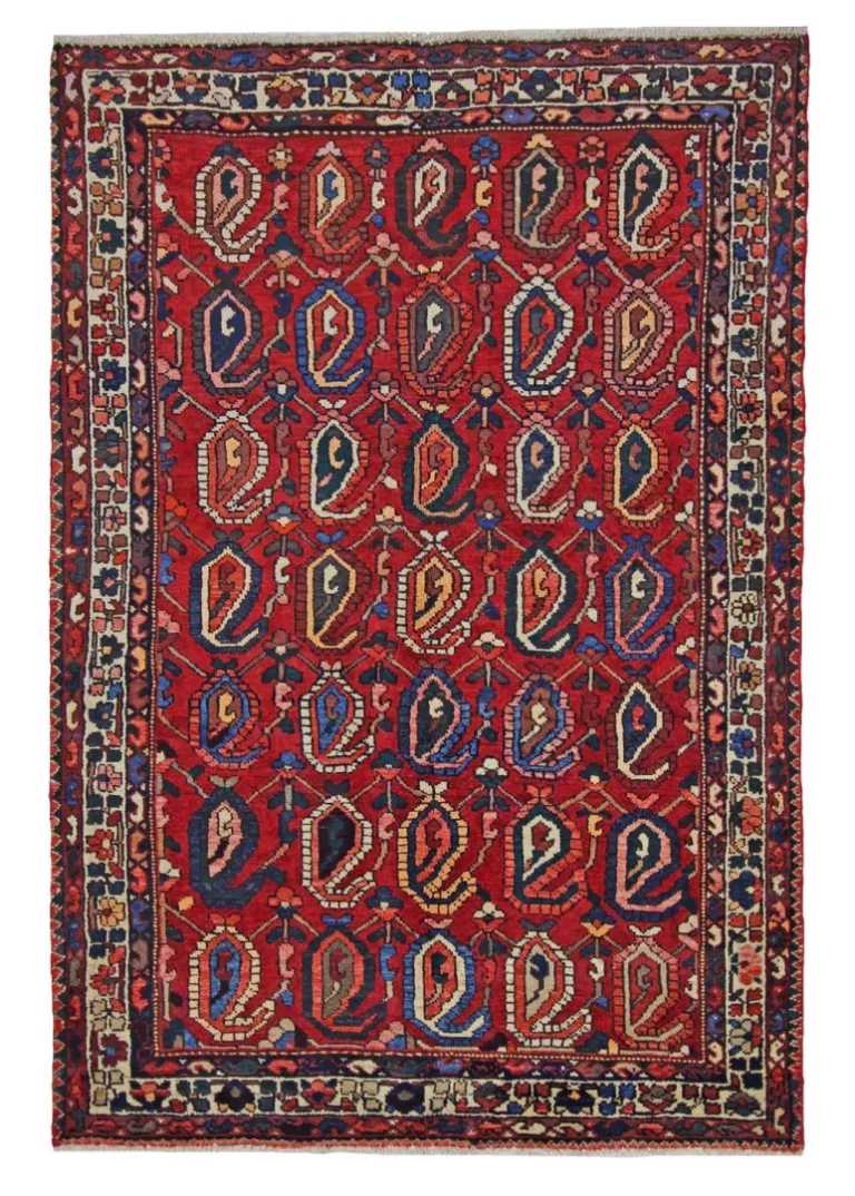 Bakhtiari Persian Rug 232 × 157 cm, Wool, hand-knotted