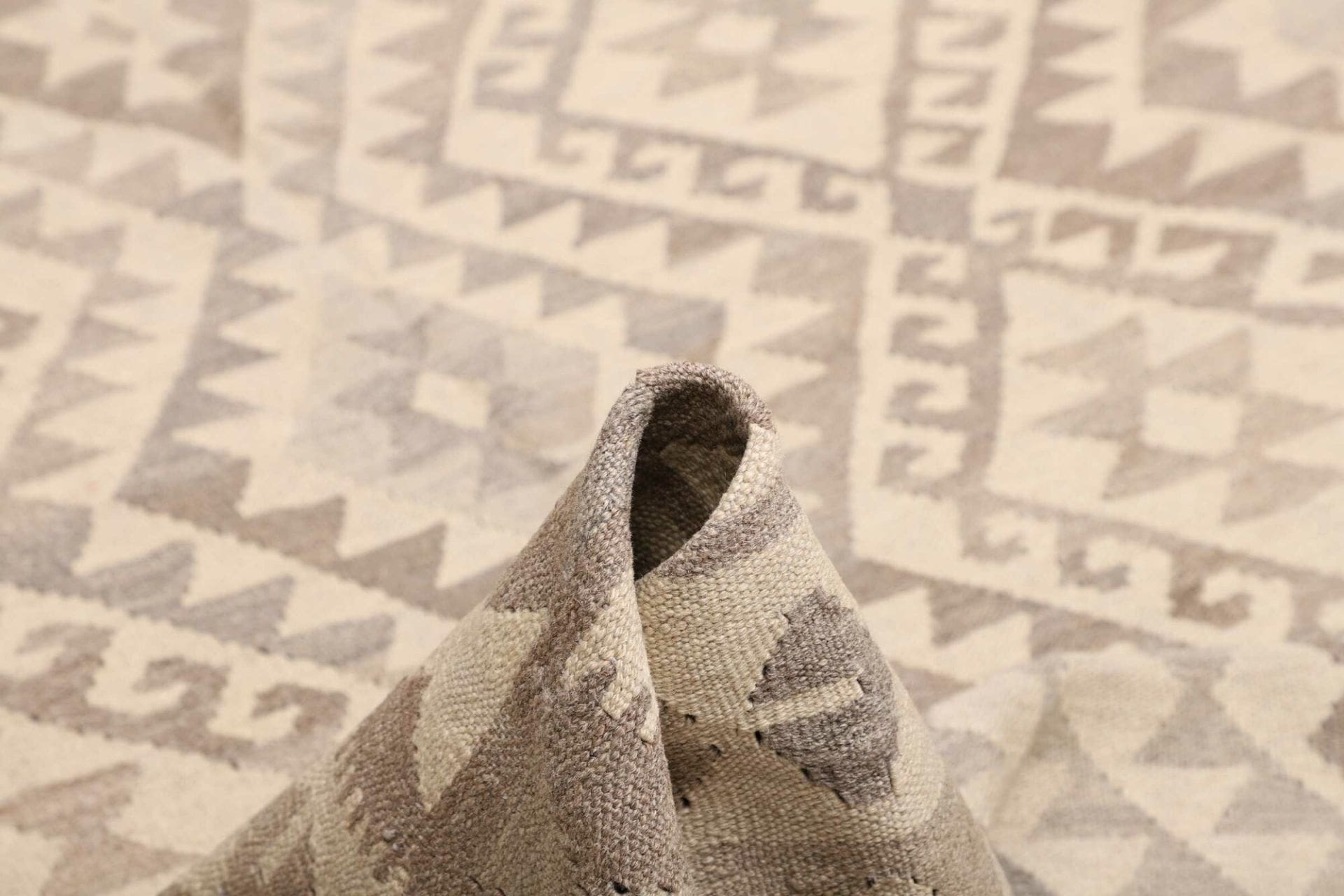 Kilim Pakistani Rug — hand-woven, 200 × 291 cm, Wool