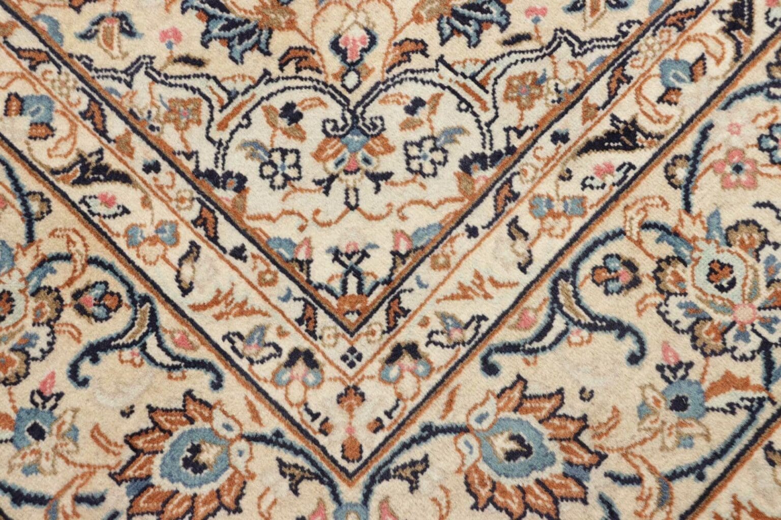kashan-teppich-200-x-300cm-handgeknupft-schurwolle-perserteppich-5 Hand-Knotted Wool Kashan Persian Rug, 200 × 300 cm – view 6