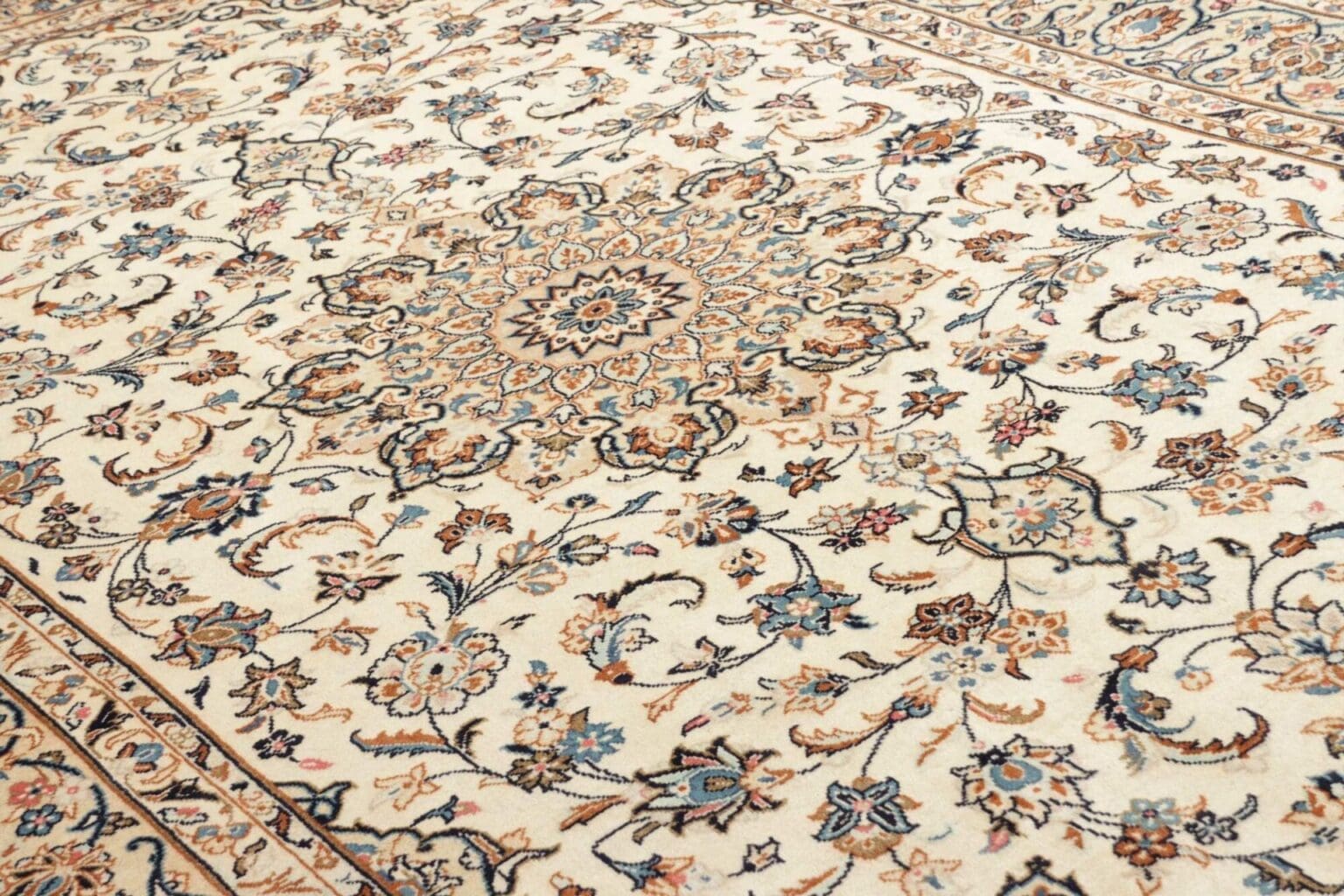 kashan-teppich-200-x-300cm-handgeknupft-schurwolle-perserteppich-7 Hand-Knotted Wool Kashan Persian Rug, 200 × 300 cm – view 8