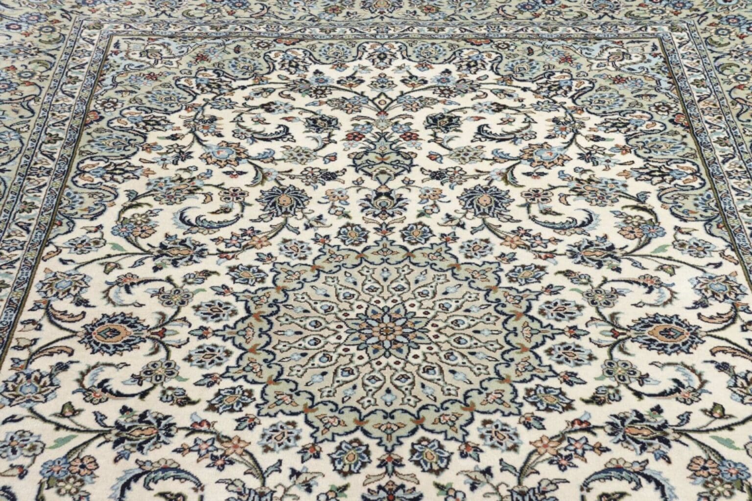Kashan Persian Rug — hand-knotted, 199 × 297 cm, Wool – view 9