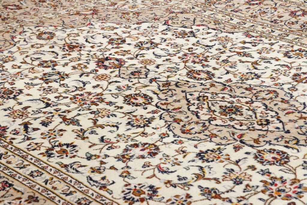 kashan-teppich-203-x-305-cm-schurwolle-florales-muster-handgeknupft-7 Hand-Knotted Wool Kashan Persian Rug, 203 × 305 cm – view 8