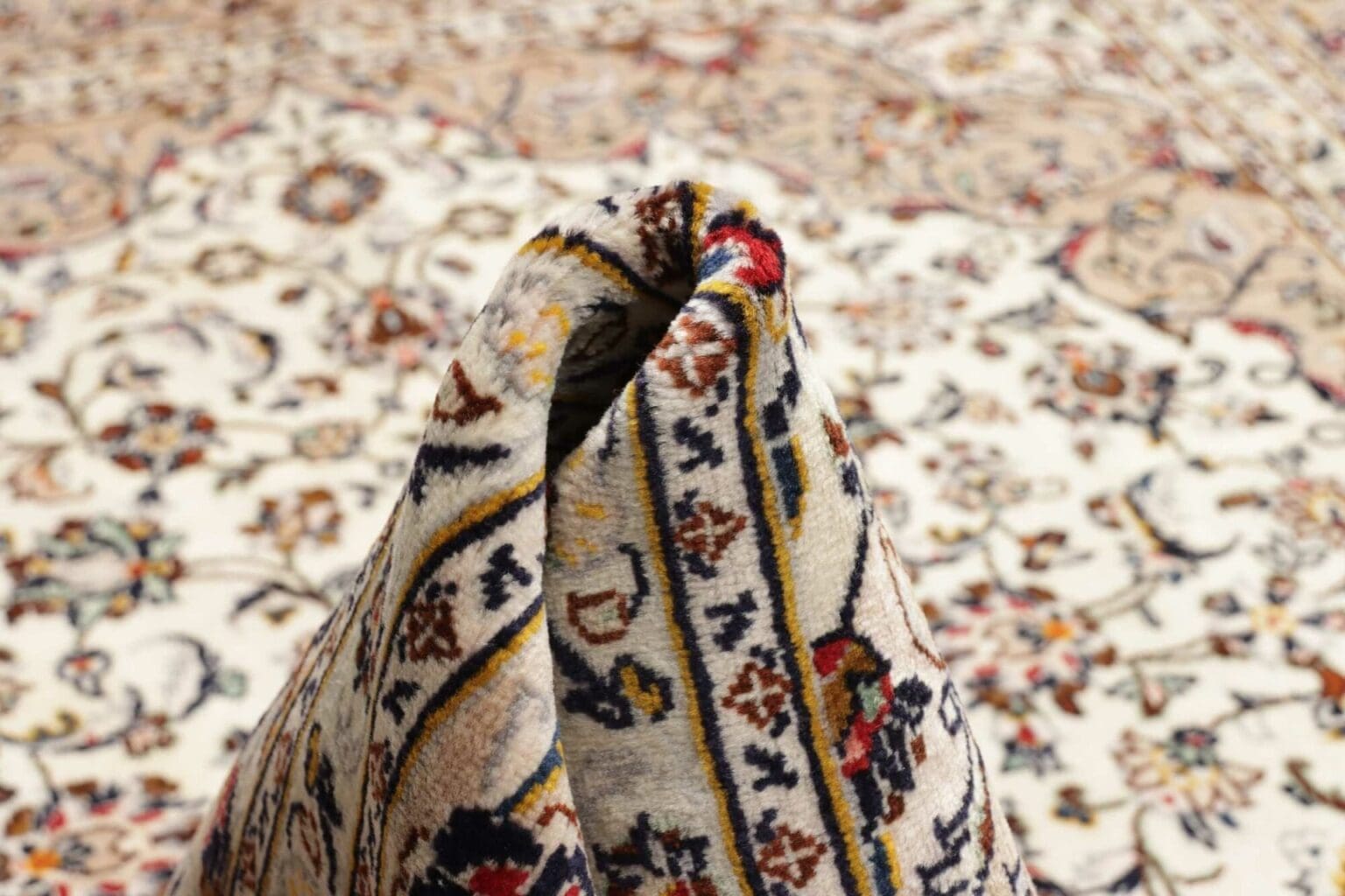 kashan-teppich-203-x-305-cm-schurwolle-florales-muster-handgeknupft-9 Hand-Knotted Wool Kashan Persian Rug, 203 × 305 cm – view 10