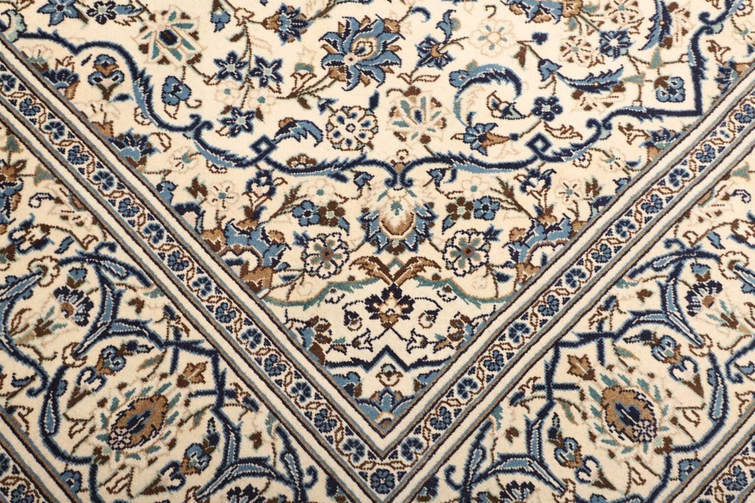 Hand-Knotted Wool Kashan Persian Rug, 203 × 300 cm – view 6