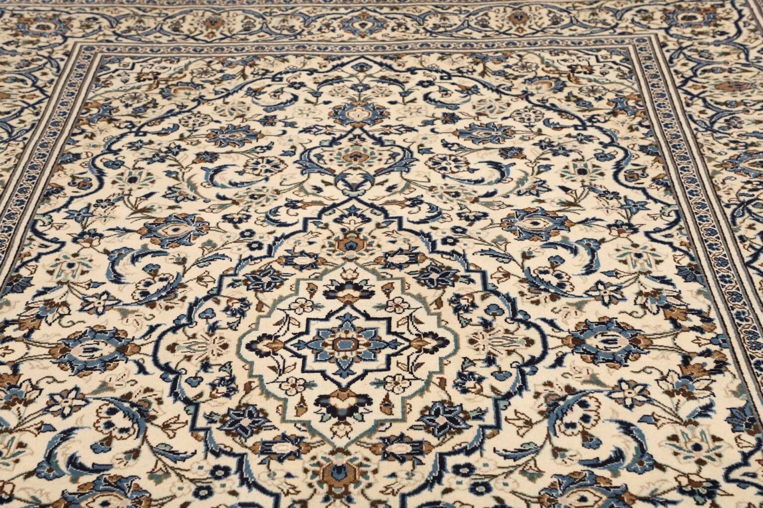 Hand-Knotted Wool Kashan Persian Rug, 203 × 300 cm – view 8