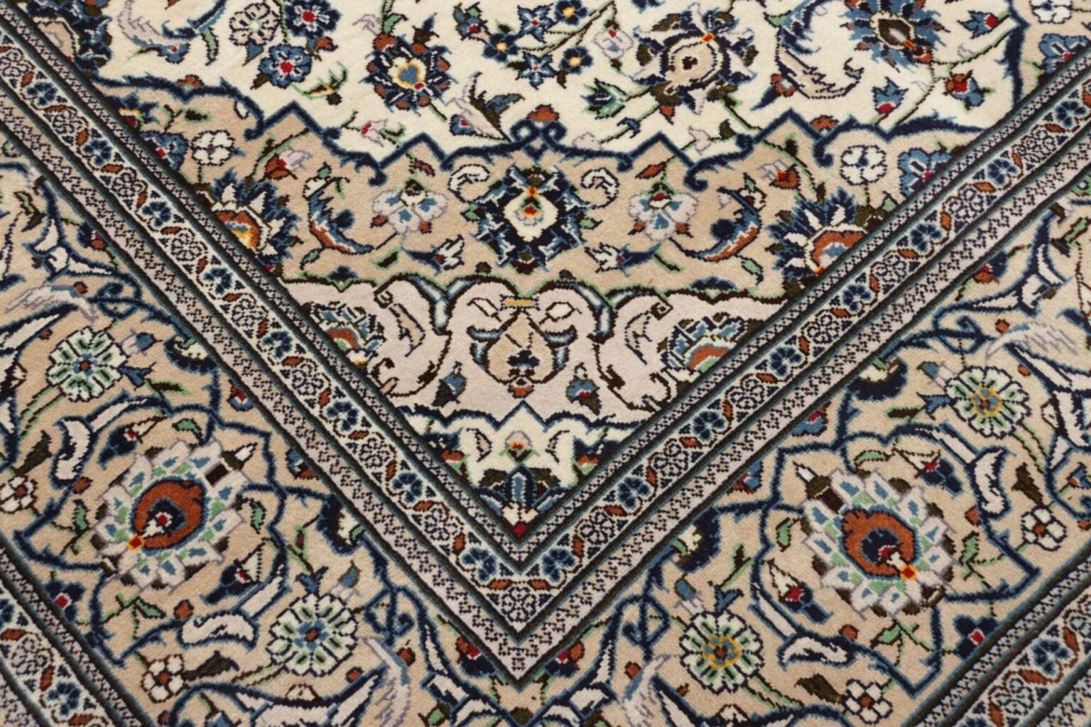kashan-teppich-199-x-312cm-florale-muster-handgeknupft-perserteppich-5 Kashan Persian Rug 199 × 312 cm, Wool, hand-knotted – view 6