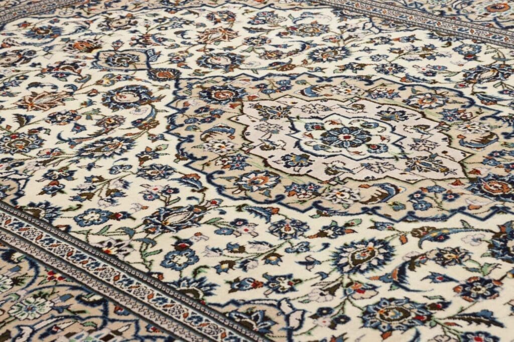kashan-teppich-199-x-312cm-florale-muster-handgeknupft-perserteppich-7 Kashan Persian Rug 199 × 312 cm, Wool, hand-knotted – view 8