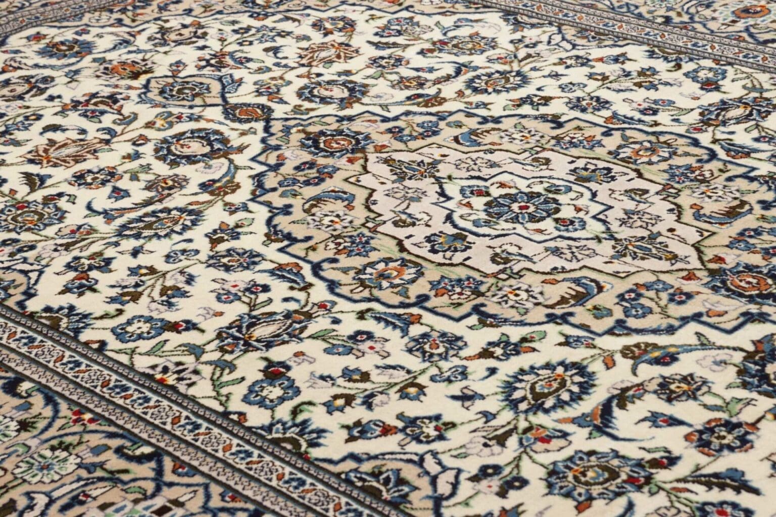 kashan-teppich-199-x-312cm-florale-muster-handgeknupft-perserteppich-7 Kashan Persian Rug 199 × 312 cm, Wool, hand-knotted – view 8