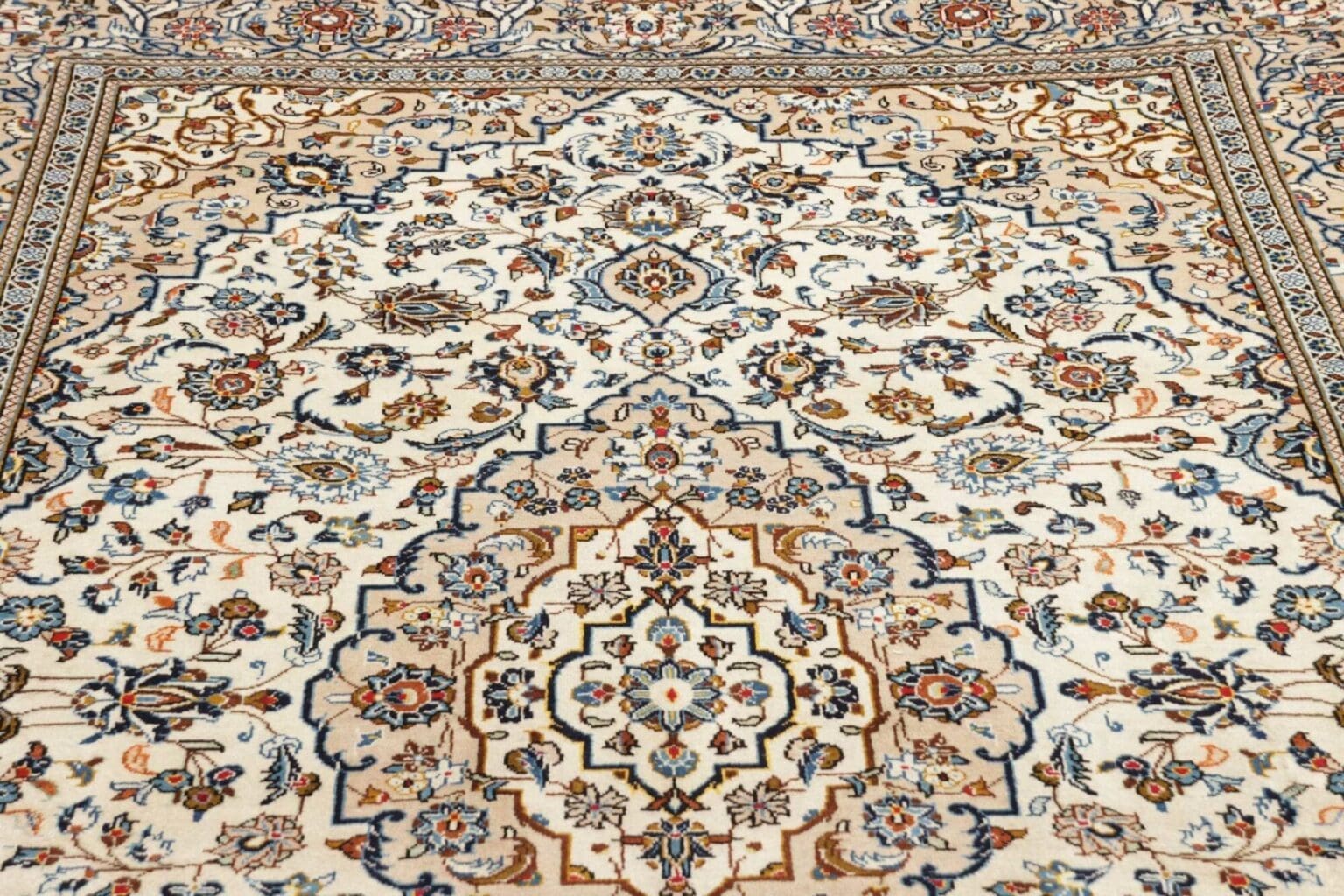 Kashan Persian Rug — hand-knotted, 197 × 316 cm, Wool – view 9