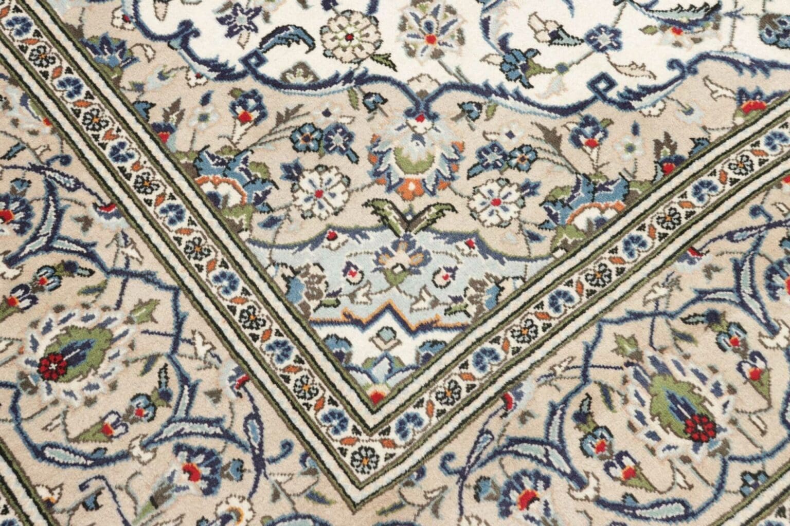Hand-Knotted Wool Kashan Persian Rug, 197 × 296 cm – view 6