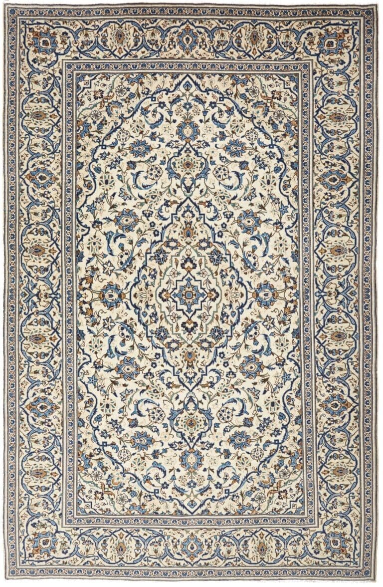 Hand-Knotted Wool Kashan Persian Rug, 198 × 305 cm