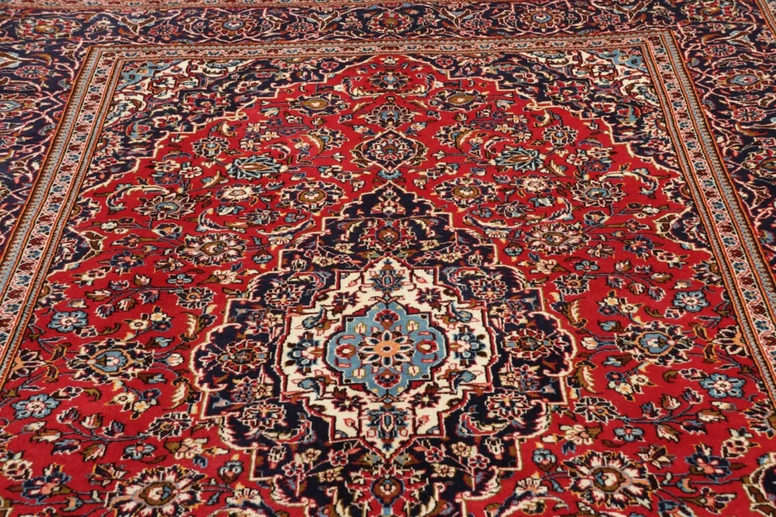 kashan-teppich-200-x-308cm-echte-schurwolle-handgeknupft-perserteppich-8 Kashan Persian Rug 200 × 308 cm, Wool, hand-knotted – view 9