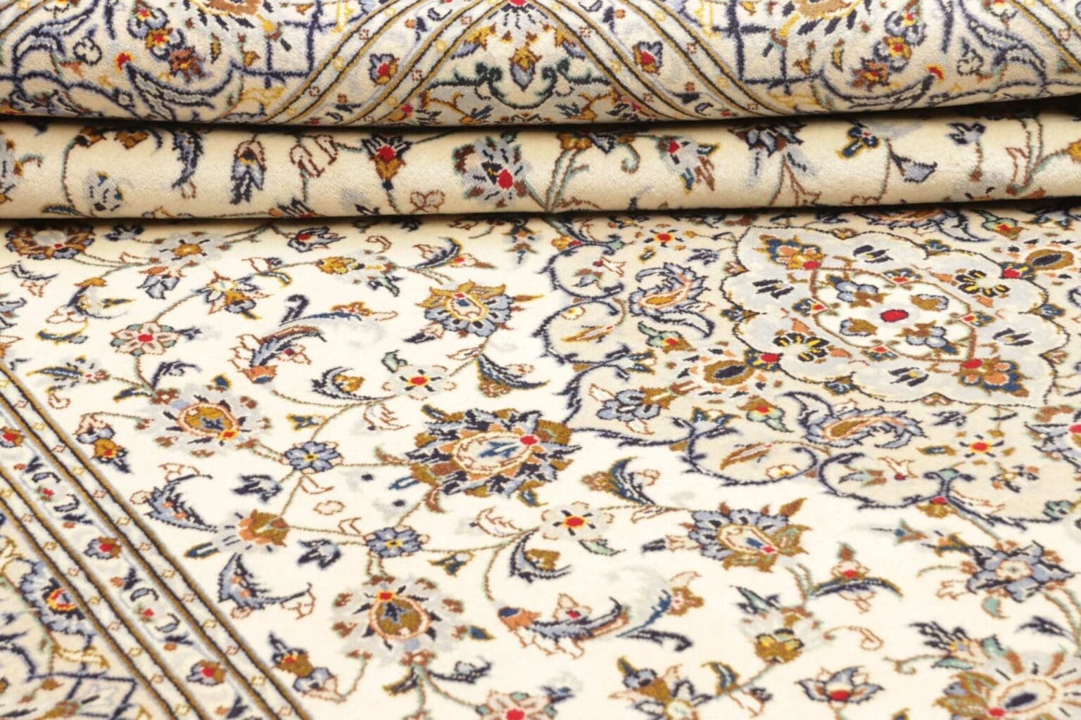 kashan-teppich-200-x-315-cm-florale-muster-handgeknupft-perserteppich-9 Kashan Persian Rug 200 × 315 cm, Wool, hand-knotted – view 10