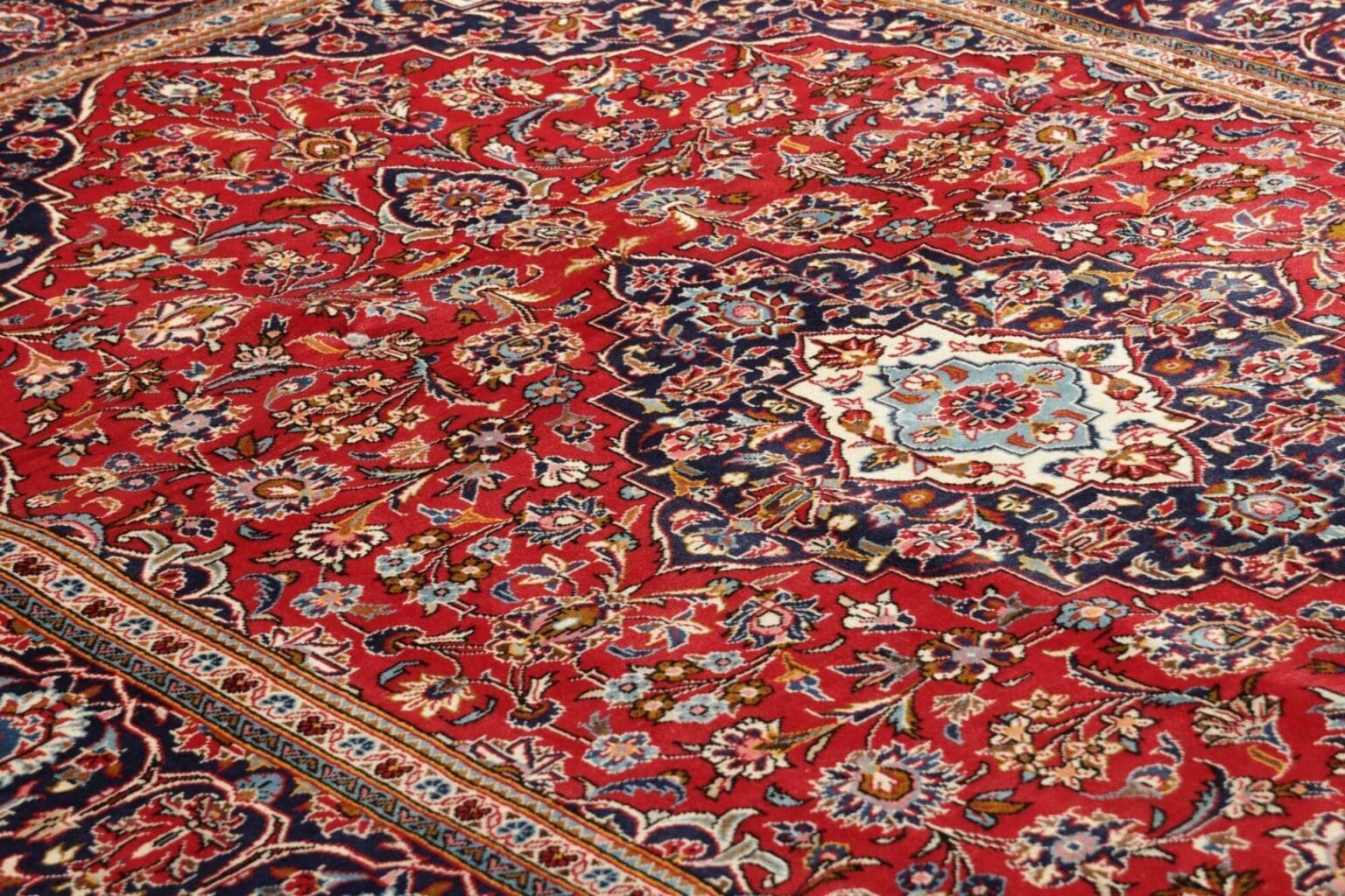 kashan-teppich-203x315-cm-handgeknupft-schurwolle-perserteppich-7 Kashan Persian Rug — hand-knotted, Wool – view 8