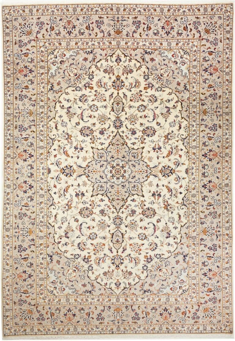Hand-Knotted Wool Kashan Persian Rug, 199 × 292 cm