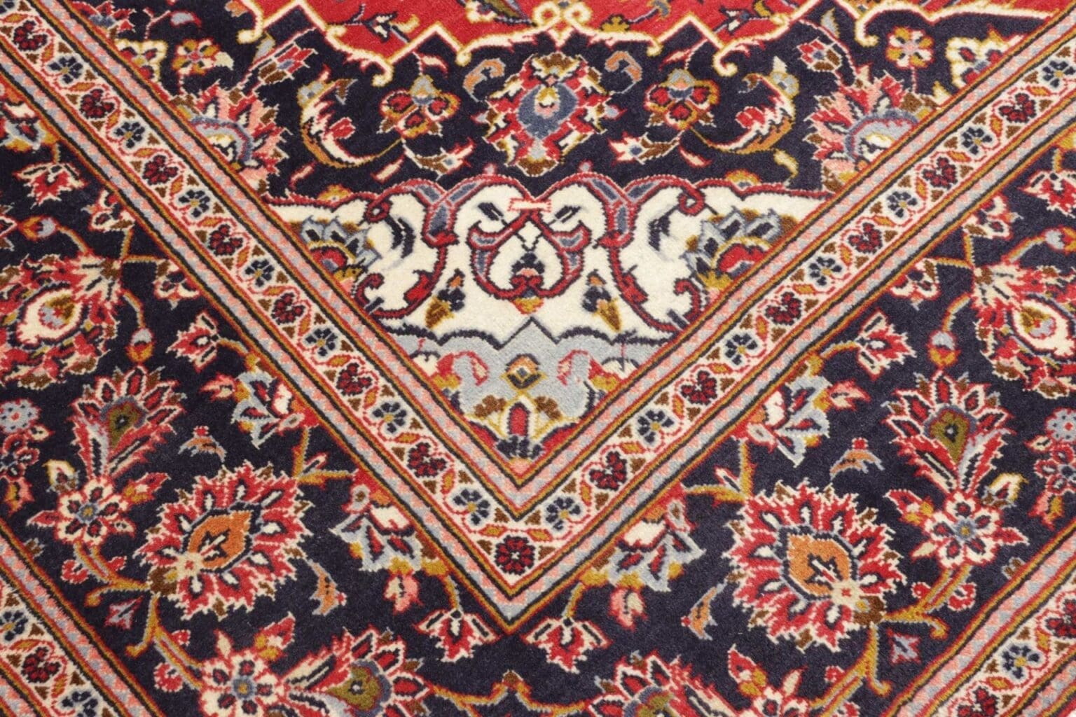 kashan-teppich-208-x-300cm-schurwolle-handgeknupft-perserteppich-5 Hand-Knotted Wool Kashan Persian Rug, 208 × 300 cm – view 6
