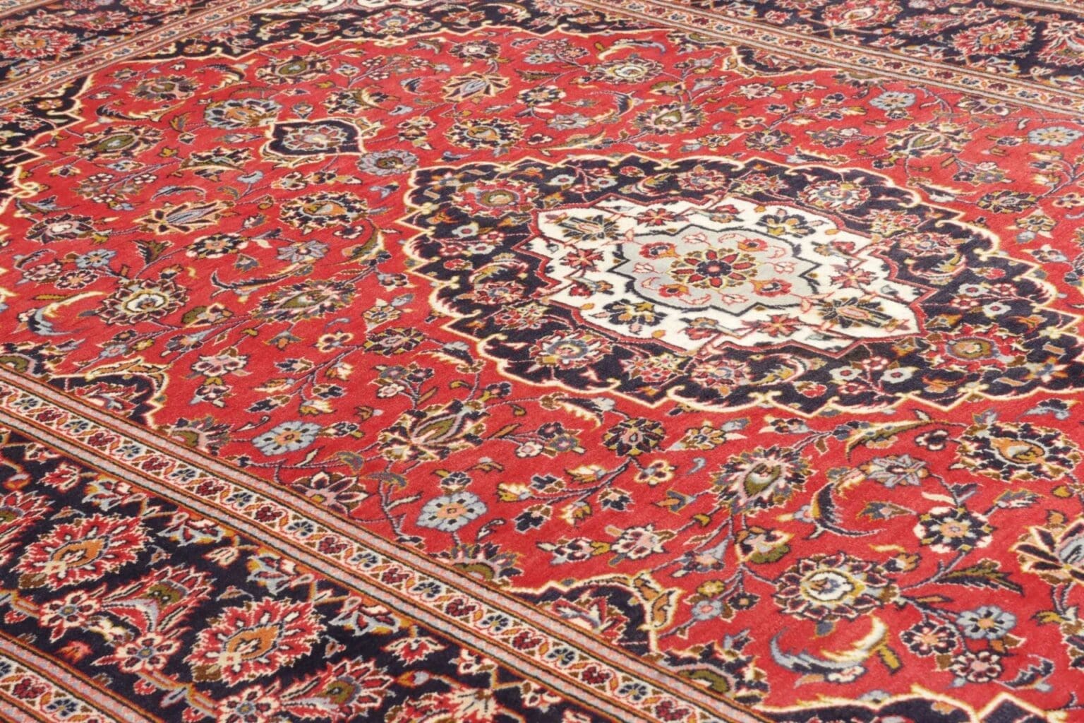 kashan-teppich-208-x-300cm-schurwolle-handgeknupft-perserteppich-6 Hand-Knotted Wool Kashan Persian Rug, 208 × 300 cm – view 7