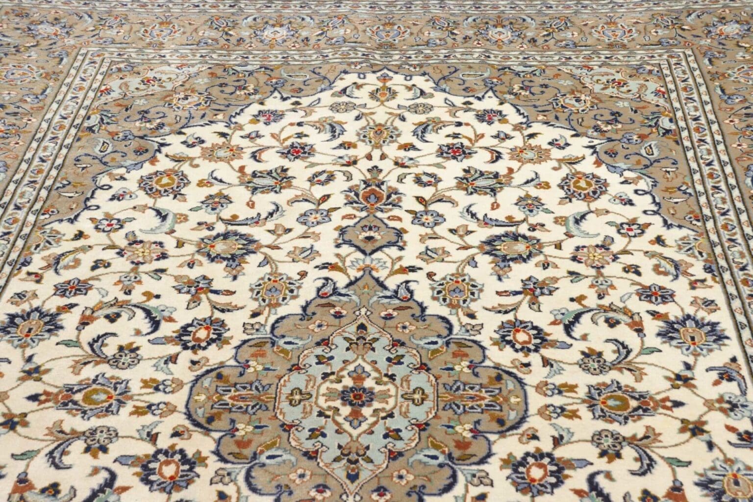kashan-teppich-206-x-310cm-strapazierfahig-handgeknupft-perserteppich-8 Kashan Persian Rug 206 × 310 cm, Wool, hand-knotted – view 9