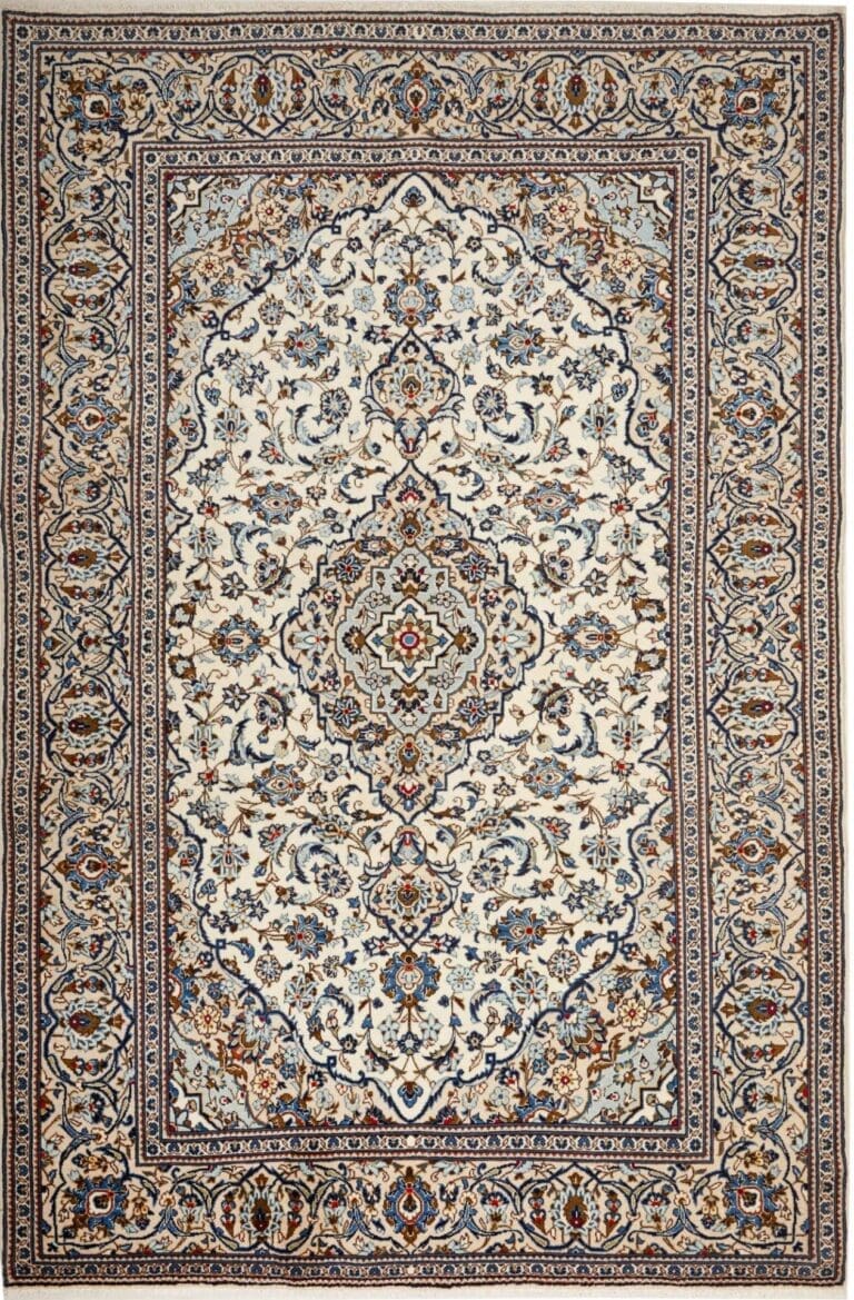 Hand-Knotted Wool Kashan Persian Rug, 203 × 305 cm