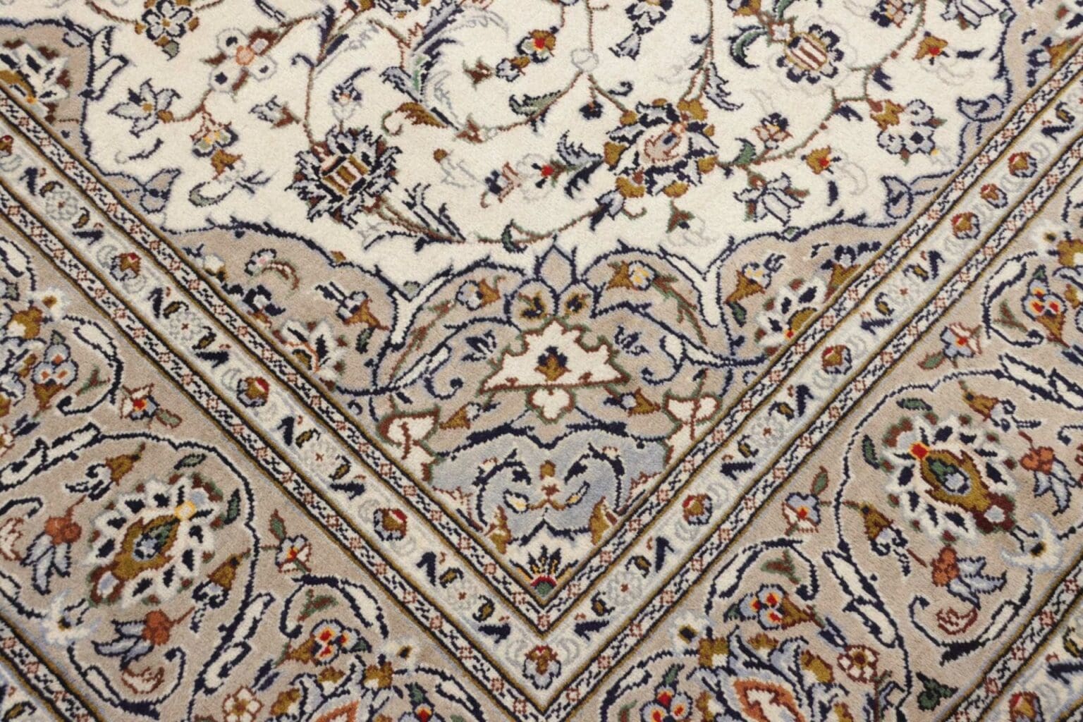 Kashan Persian Rug — hand-knotted, 206 × 320 cm, Wool – view 6