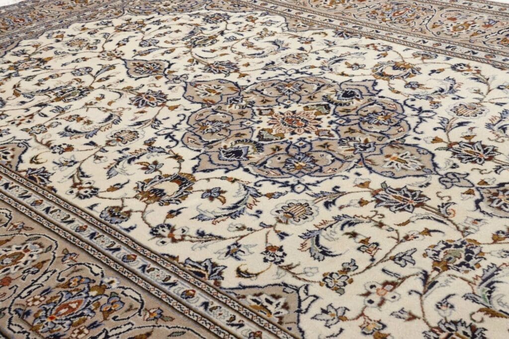 Kashan Persian Rug — hand-knotted, 206 × 320 cm, Wool – view 8
