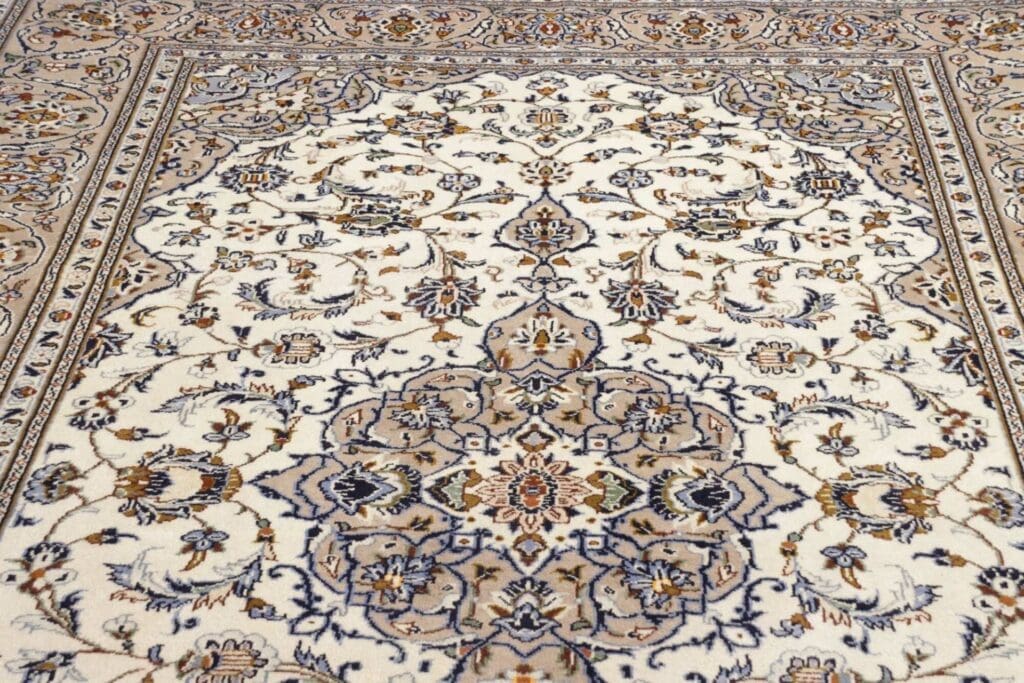 Kashan Persian Rug — hand-knotted, 206 × 320 cm, Wool – view 9