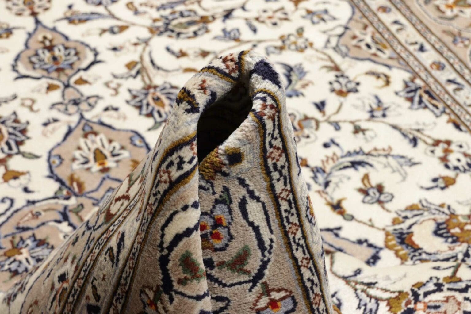 Kashan Persian Rug — hand-knotted, 206 × 320 cm, Wool – view 10