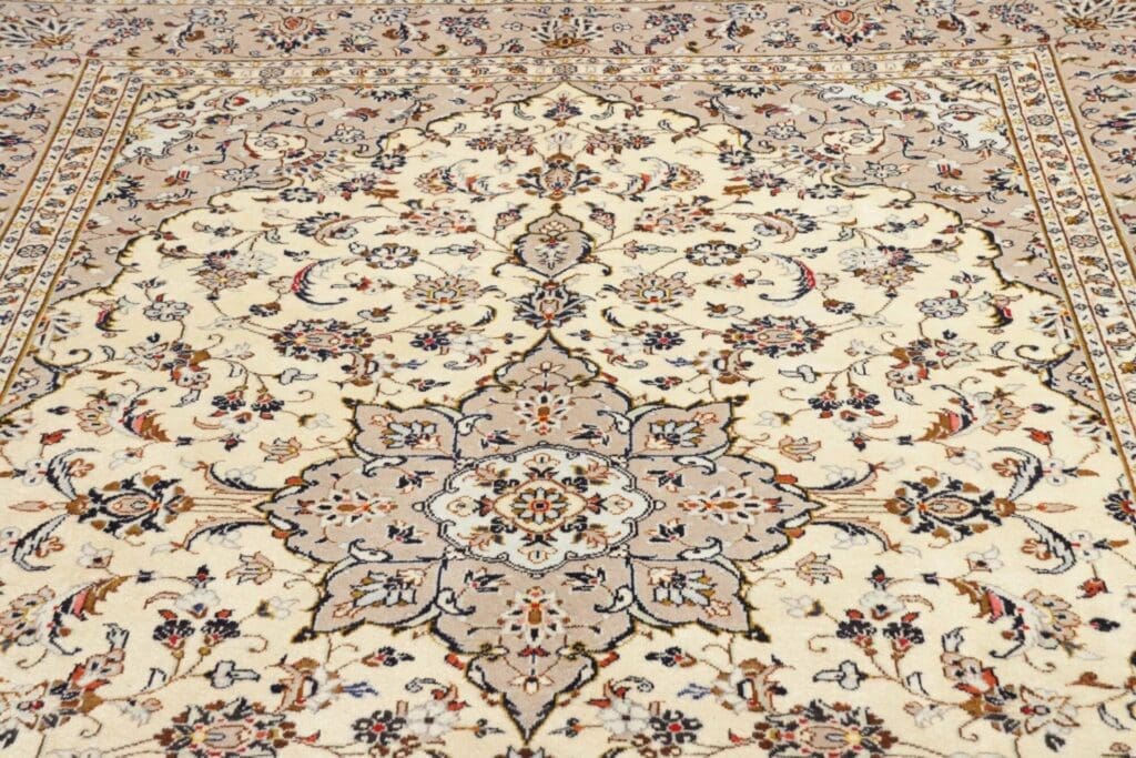 Hand-Knotted Wool Kashan Persian Rug, 199 × 292 cm – view 9