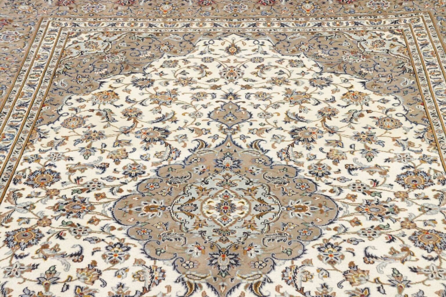 Hand-Knotted Wool Kashan Persian Rug, 210 × 300 cm – view 7