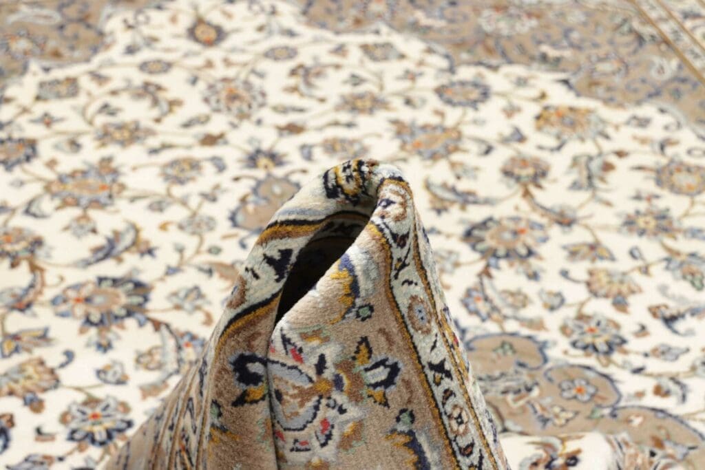 Hand-Knotted Wool Kashan Persian Rug, 210 × 300 cm – view 9