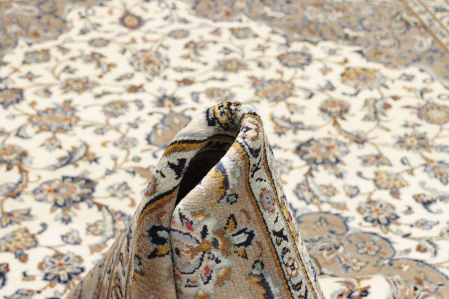 Hand-Knotted Wool Kashan Persian Rug, 210 × 300 cm – view 9