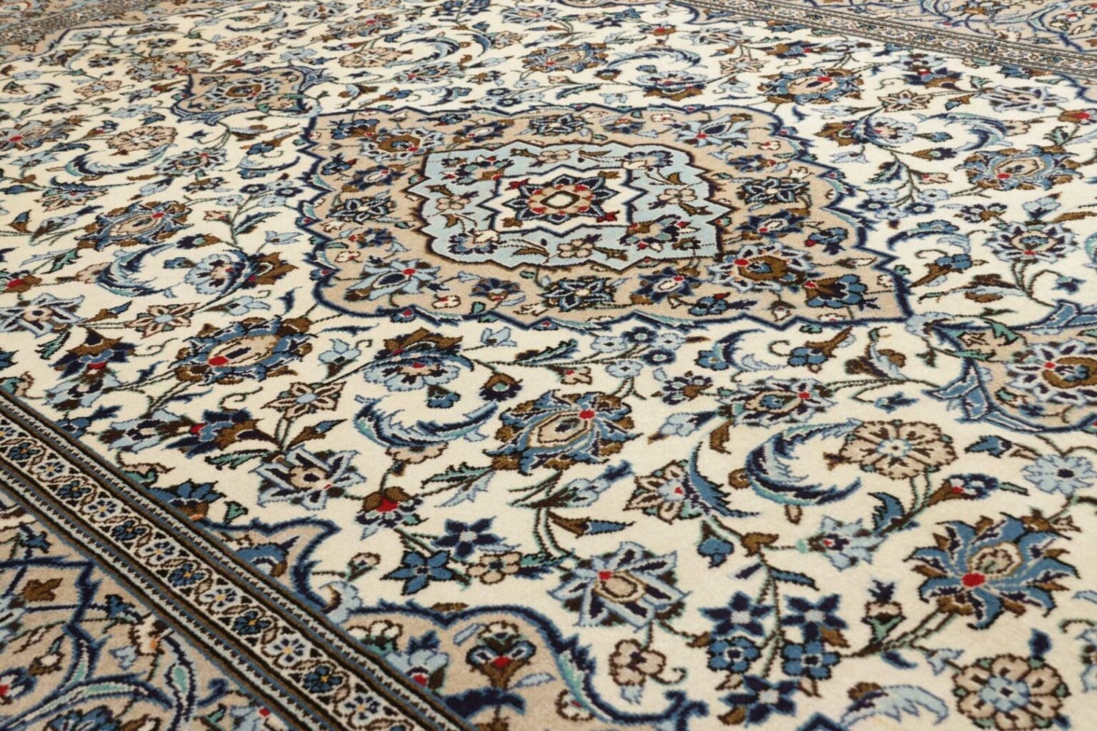 Kashan Persian Rug — hand-knotted, 200 × 304 cm, Wool – view 8