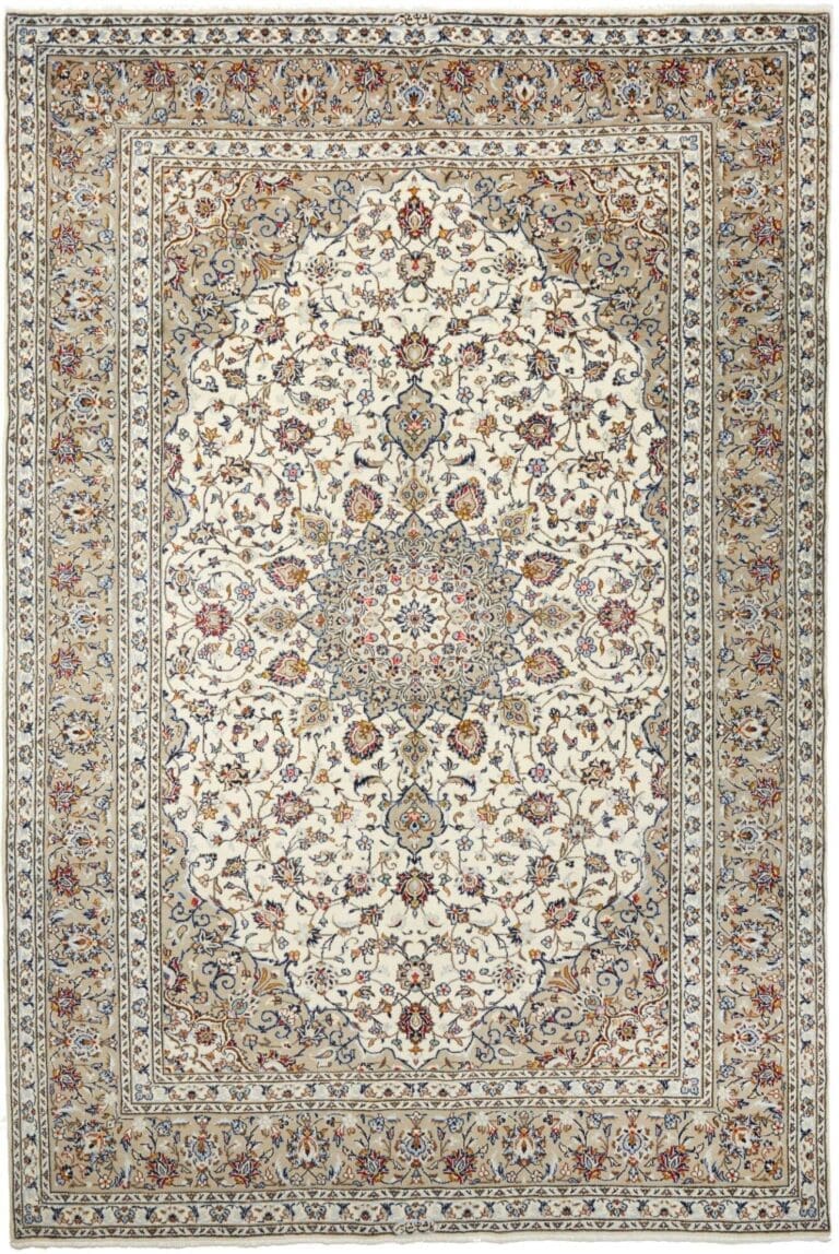 Hand-Knotted Wool Kashan Persian Rug, 200 × 303 cm