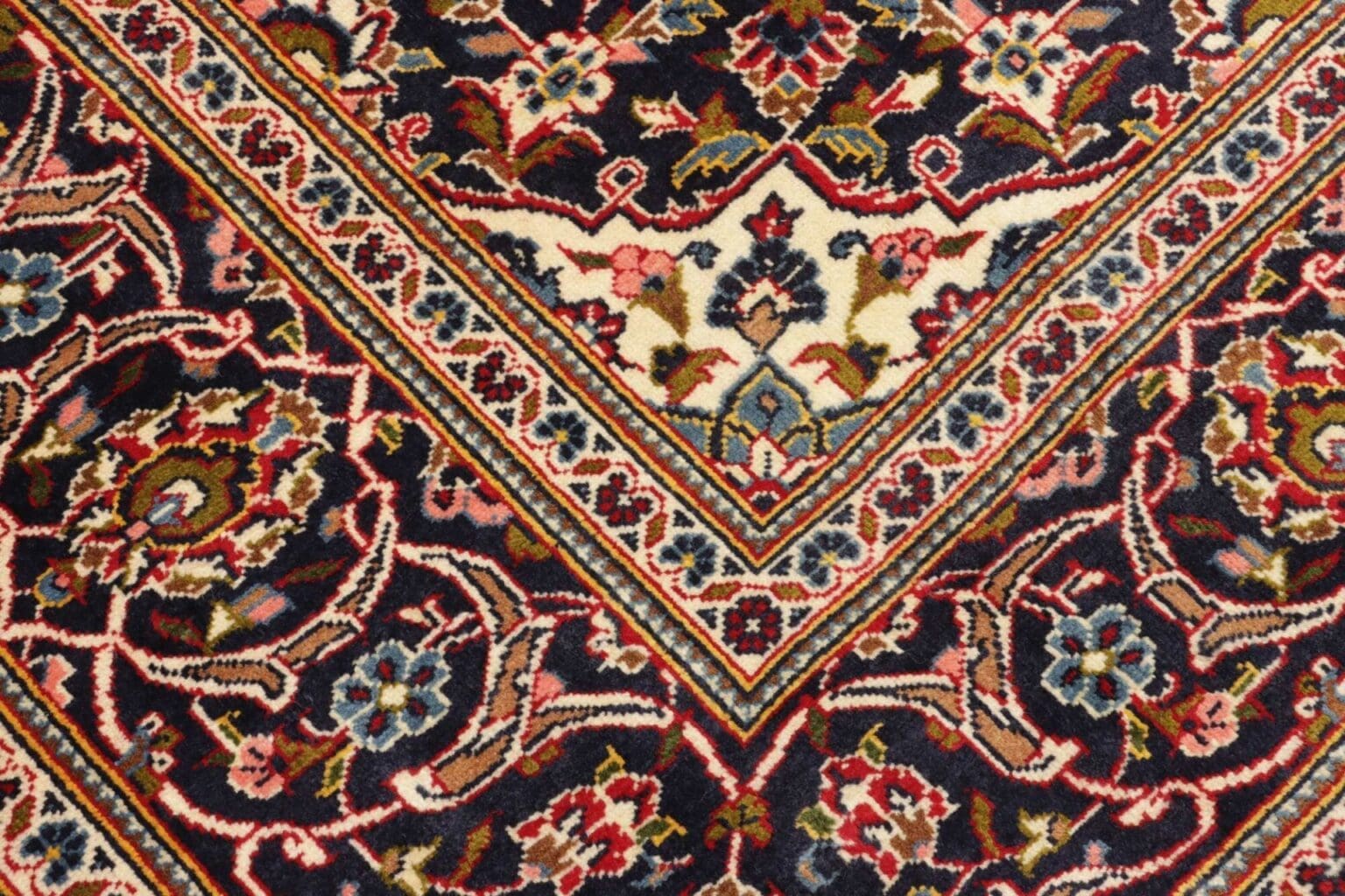 Hand-Knotted Wool Kashan Persian Rug, 208 × 304 cm – view 6