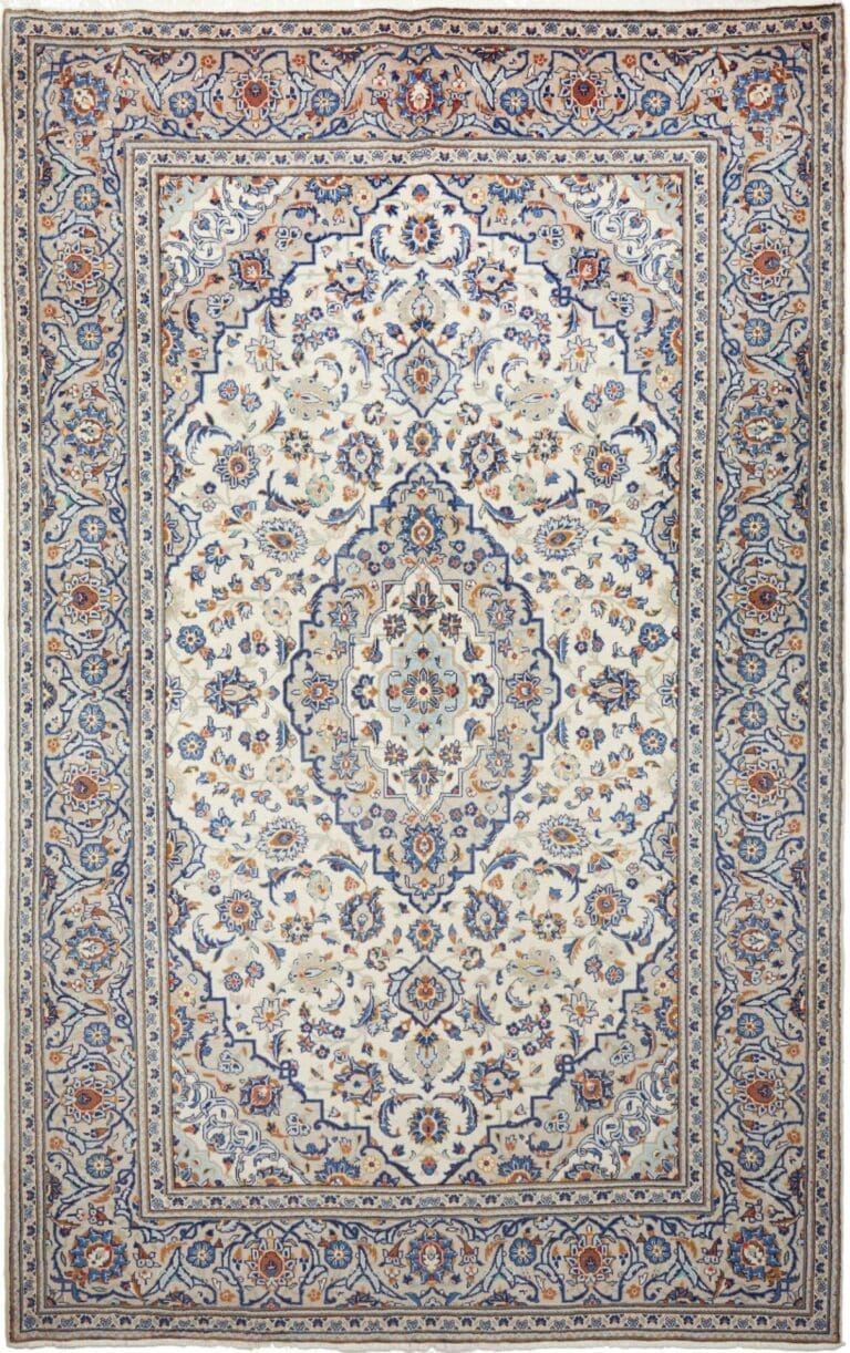 Hand-Knotted Wool Kashan Persian Rug, 197 × 307 cm