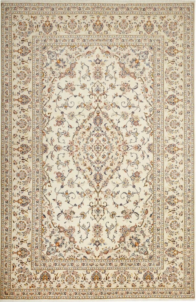 Hand-Knotted Wool Kashan Persian Rug, 203 × 308 cm