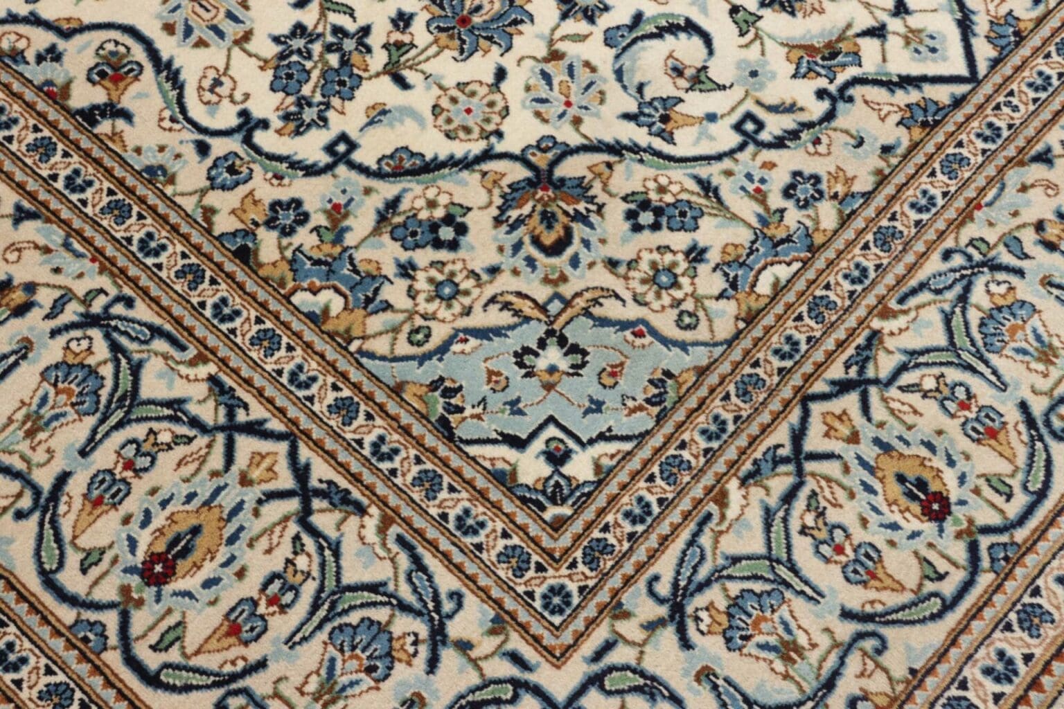 Kashan Persian Rug — hand-knotted, 203 × 304 cm, Wool – view 6