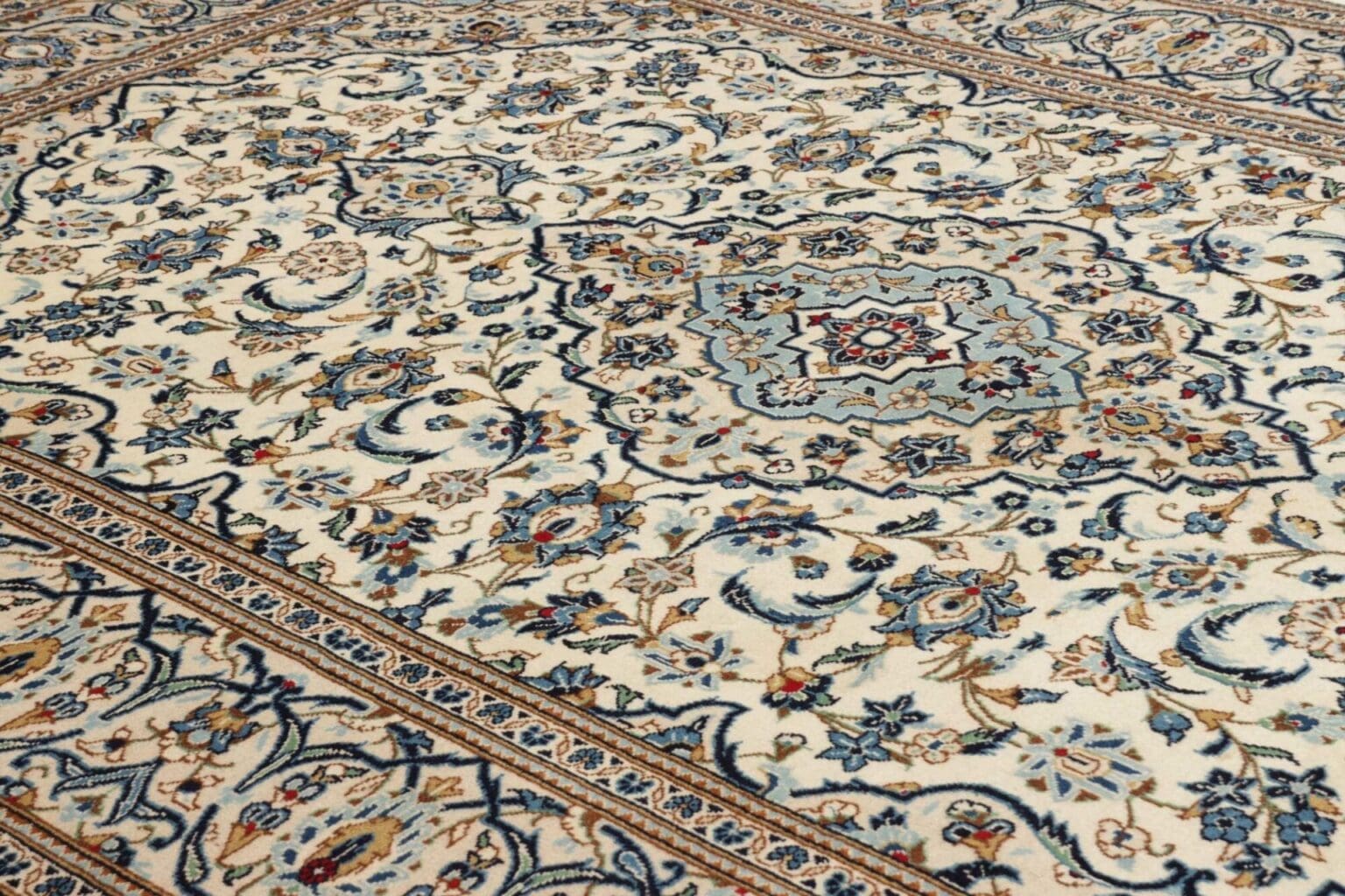 Kashan Persian Rug — hand-knotted, 203 × 304 cm, Wool – view 7