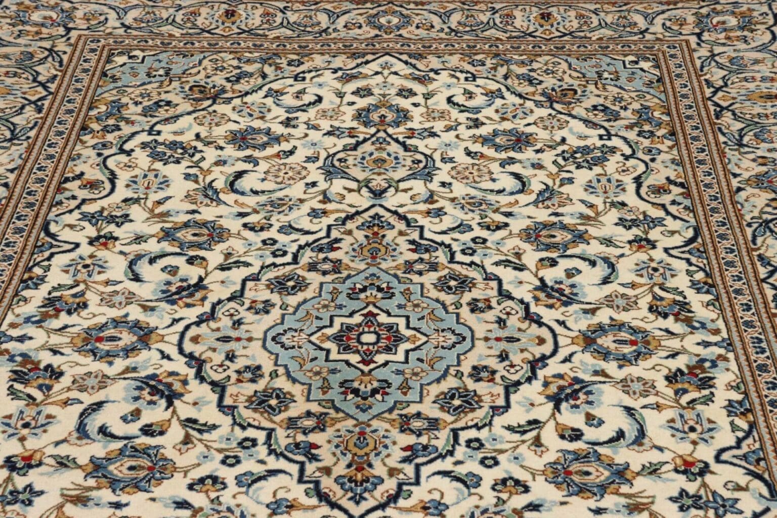 Kashan Persian Rug — hand-knotted, 203 × 304 cm, Wool – view 8