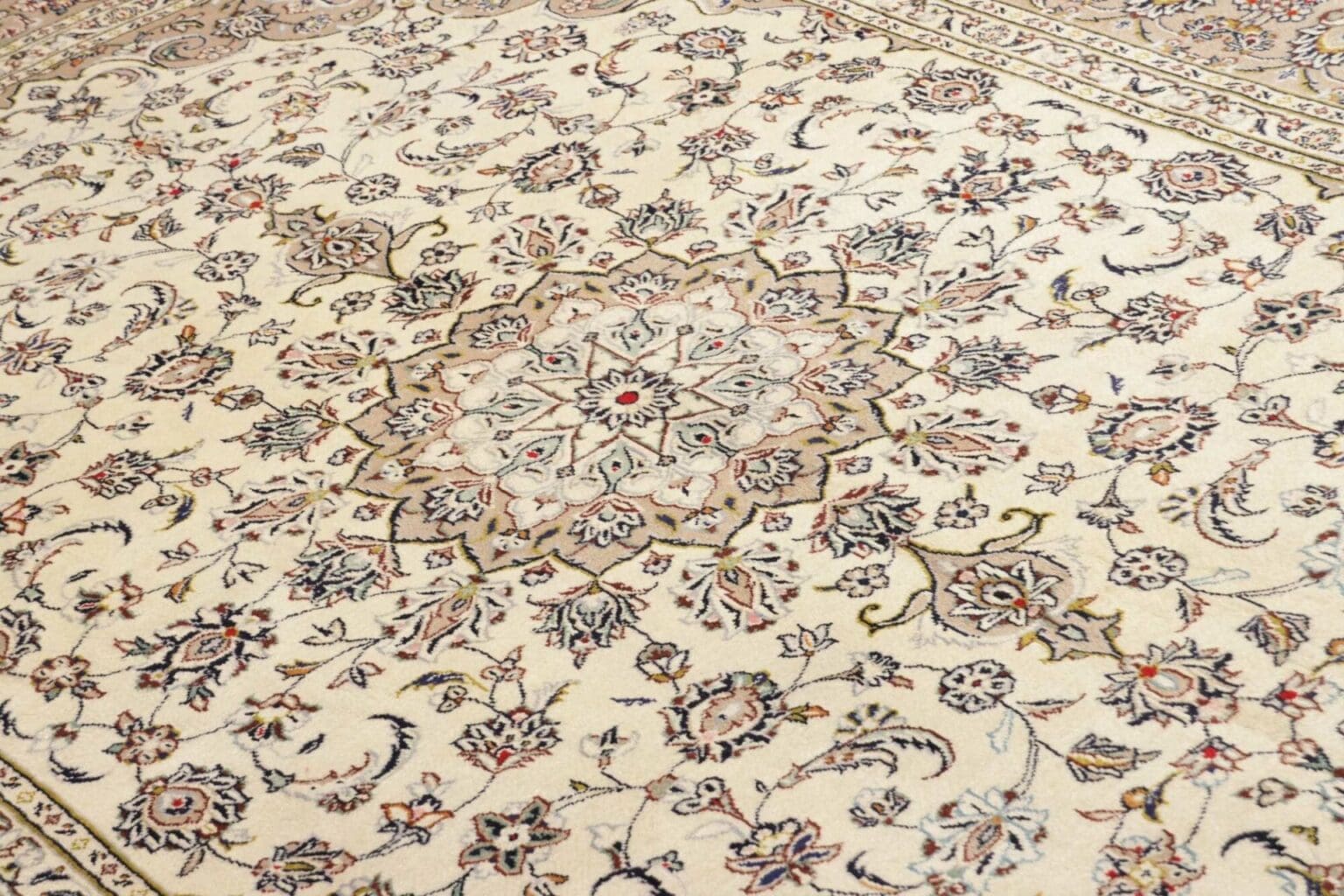 Hand-Knotted Wool Kashan Persian Rug, 200 × 290 cm – view 8