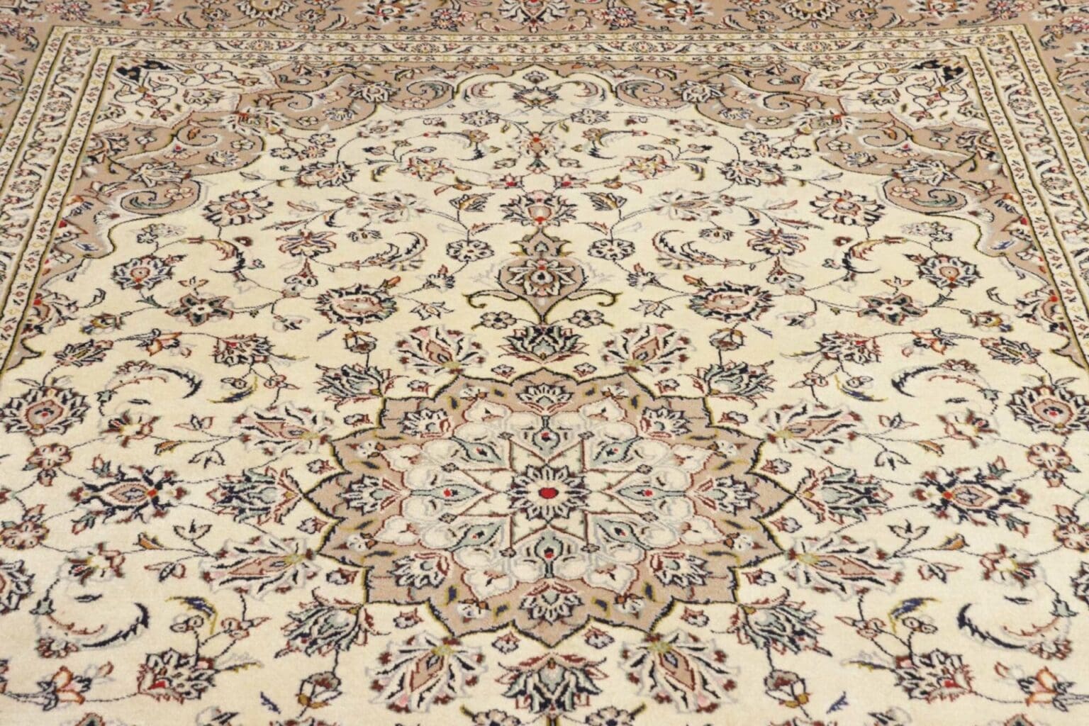Hand-Knotted Wool Kashan Persian Rug, 200 × 290 cm – view 9