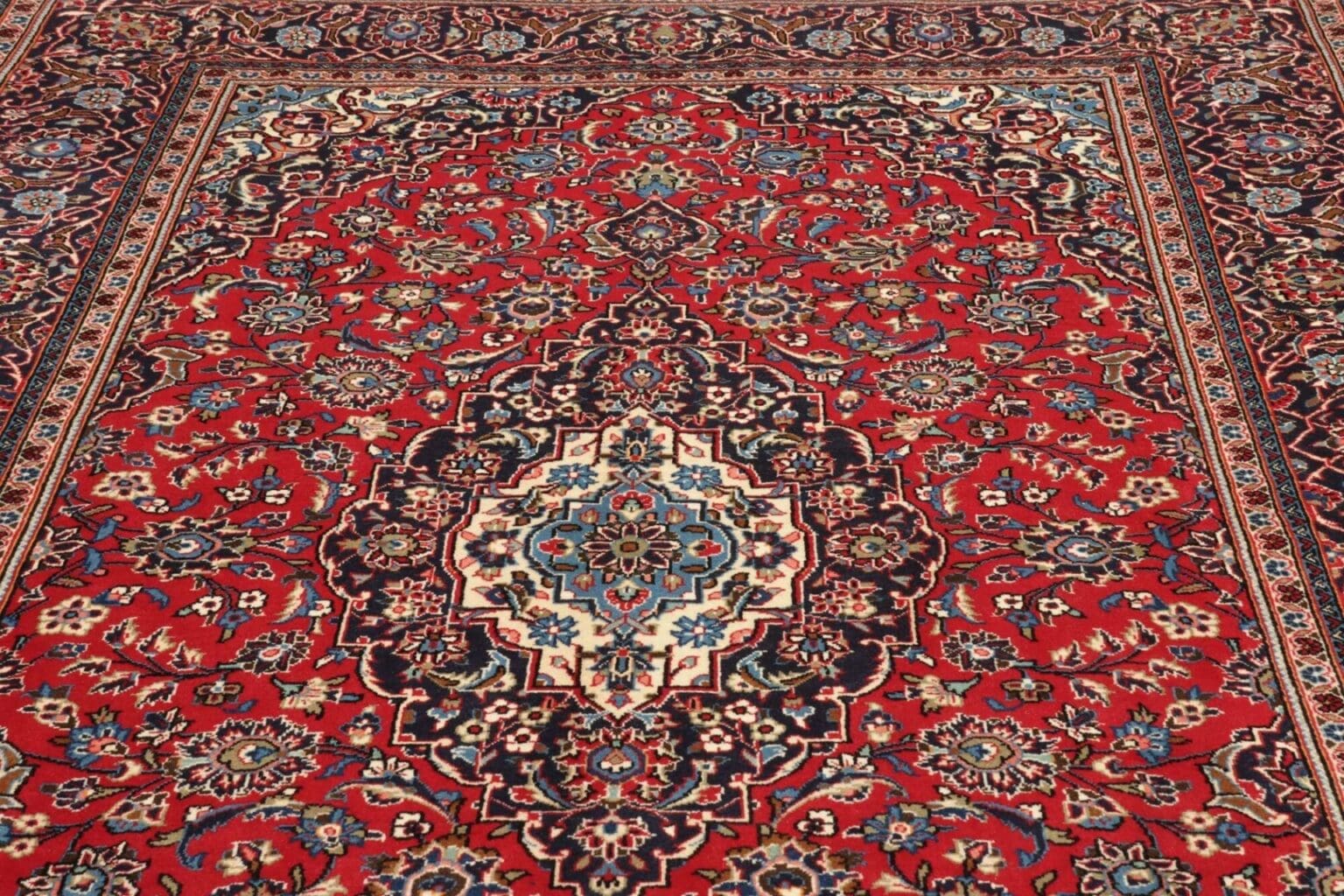 Hand-Knotted Wool Kashan Persian Rug, 203 × 312 cm – view 8