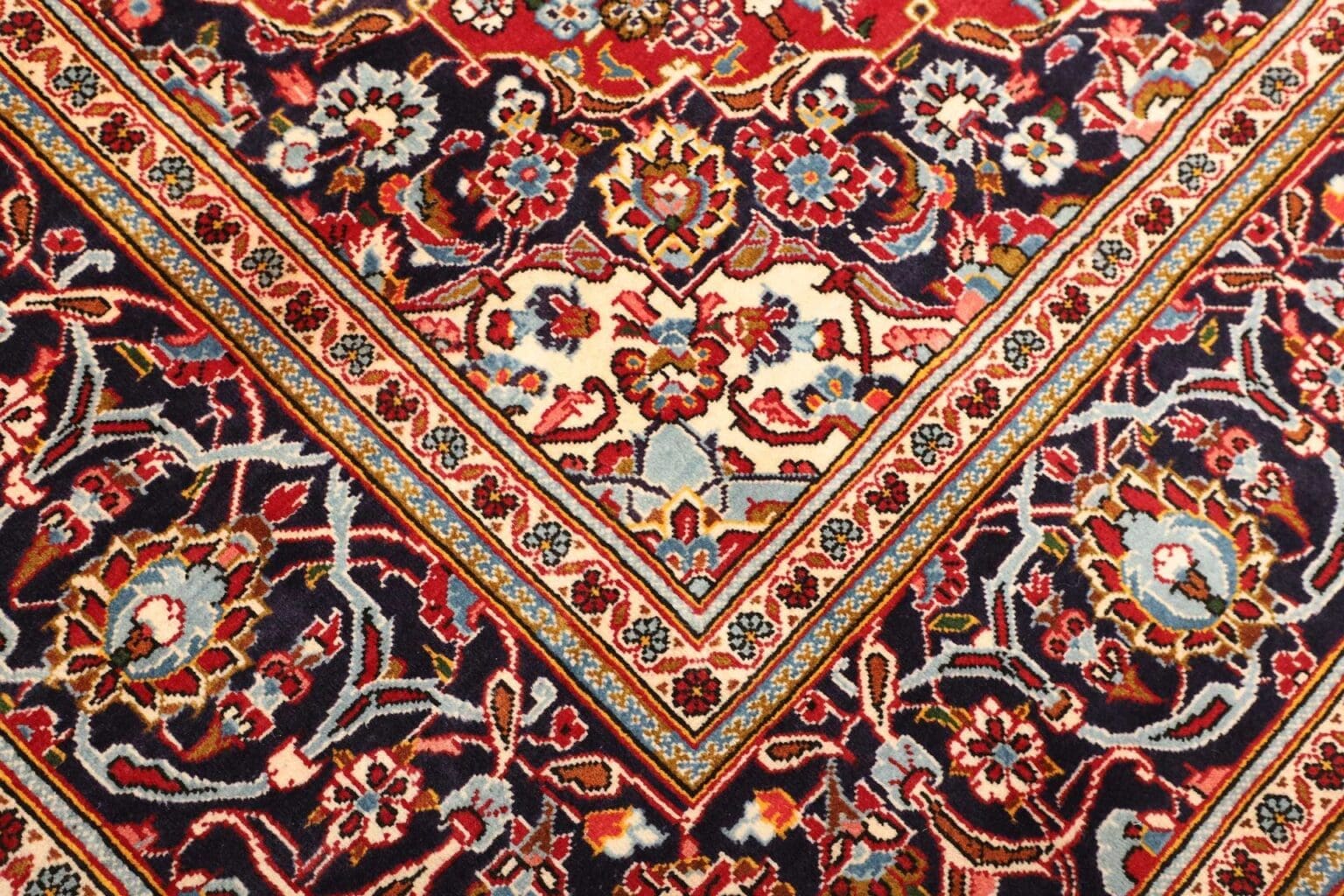 Hand-Knotted Wool Kashan Persian Rug, 206 × 300 cm – view 6