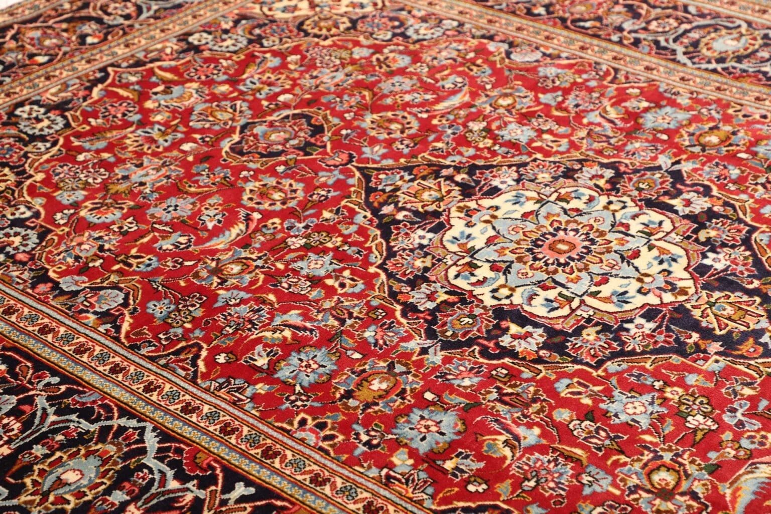 Hand-Knotted Wool Kashan Persian Rug, 206 × 300 cm – view 7