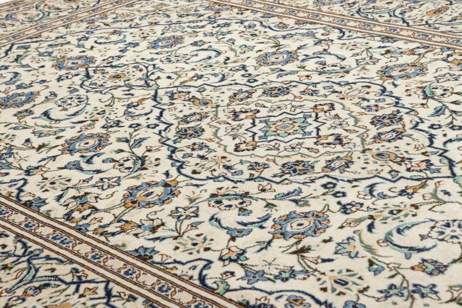 Kashan Persian Rug — hand-knotted, 196 × 308 cm, Wool – view 7