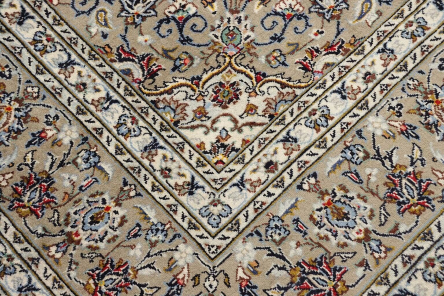 Hand-Knotted Wool Kashan Persian Rug, 200 × 303 cm – view 6