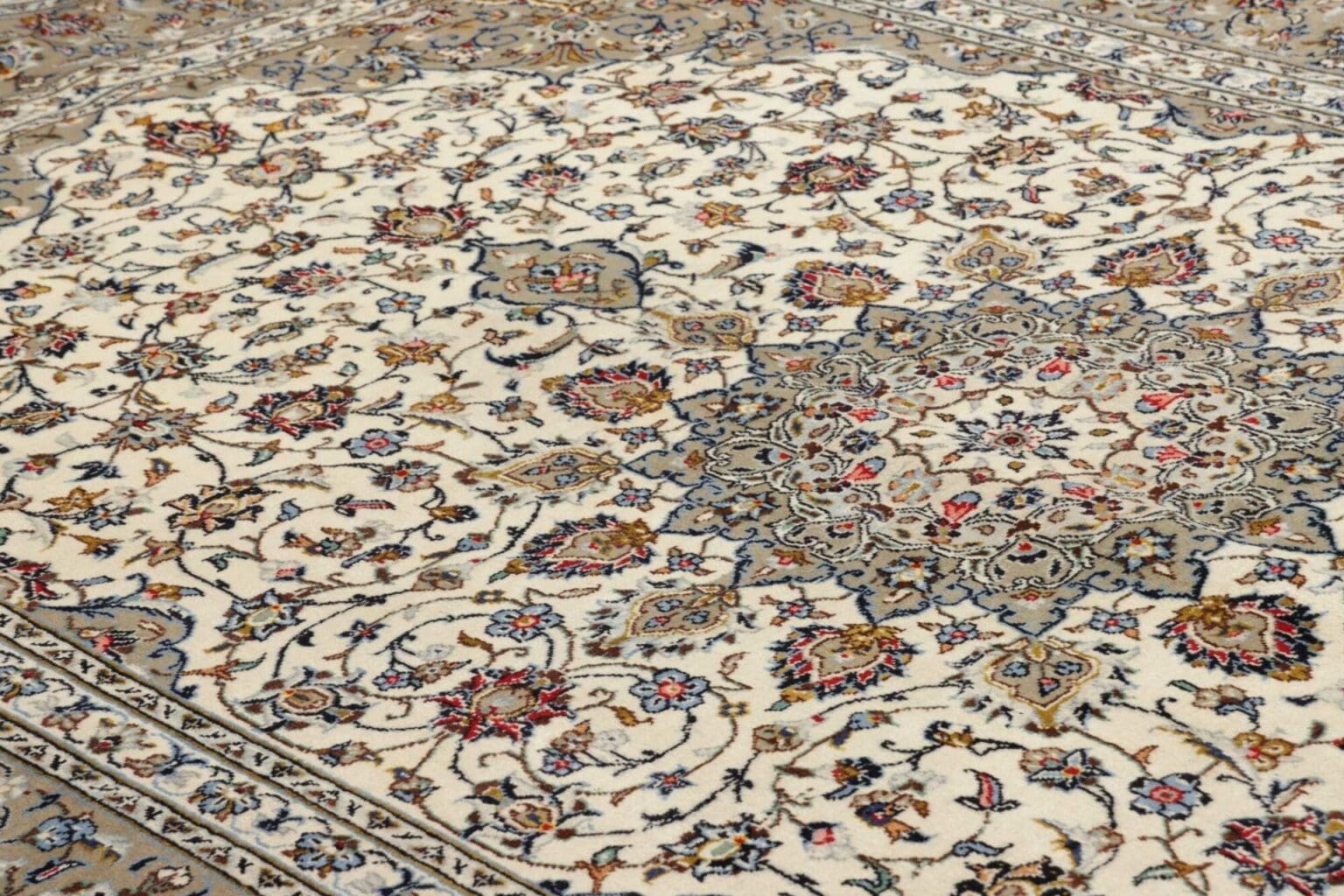 Hand-Knotted Wool Kashan Persian Rug, 200 × 303 cm – view 8