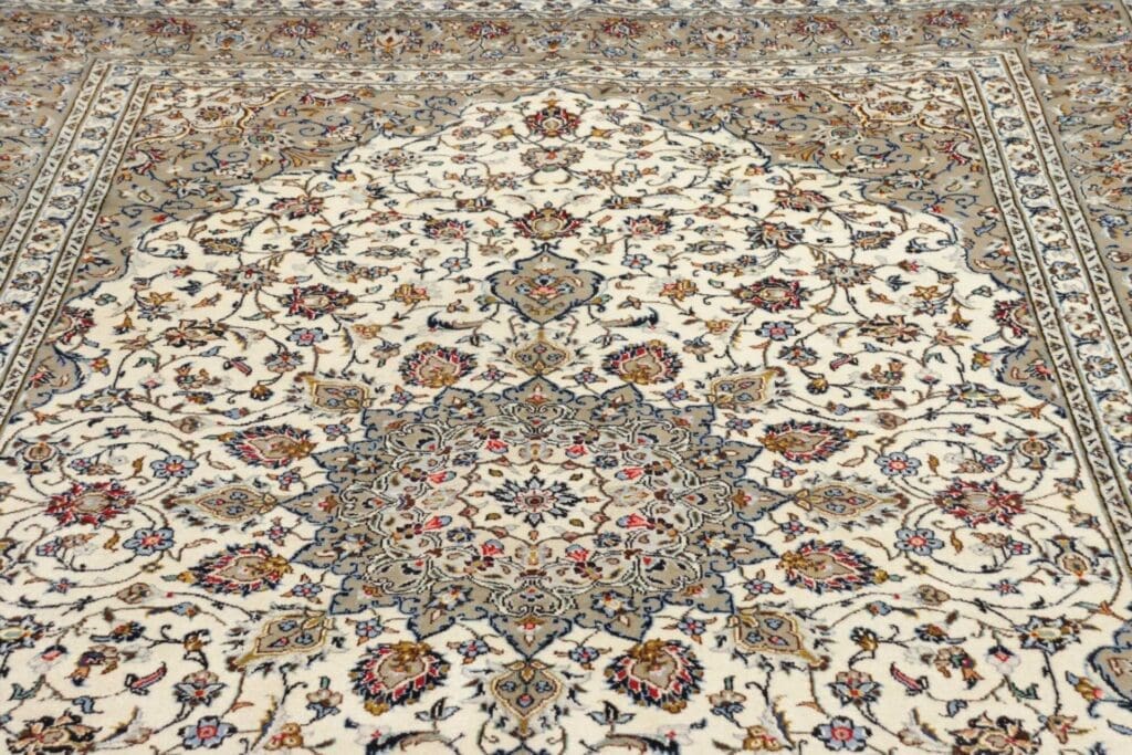 Hand-Knotted Wool Kashan Persian Rug, 200 × 303 cm – view 9