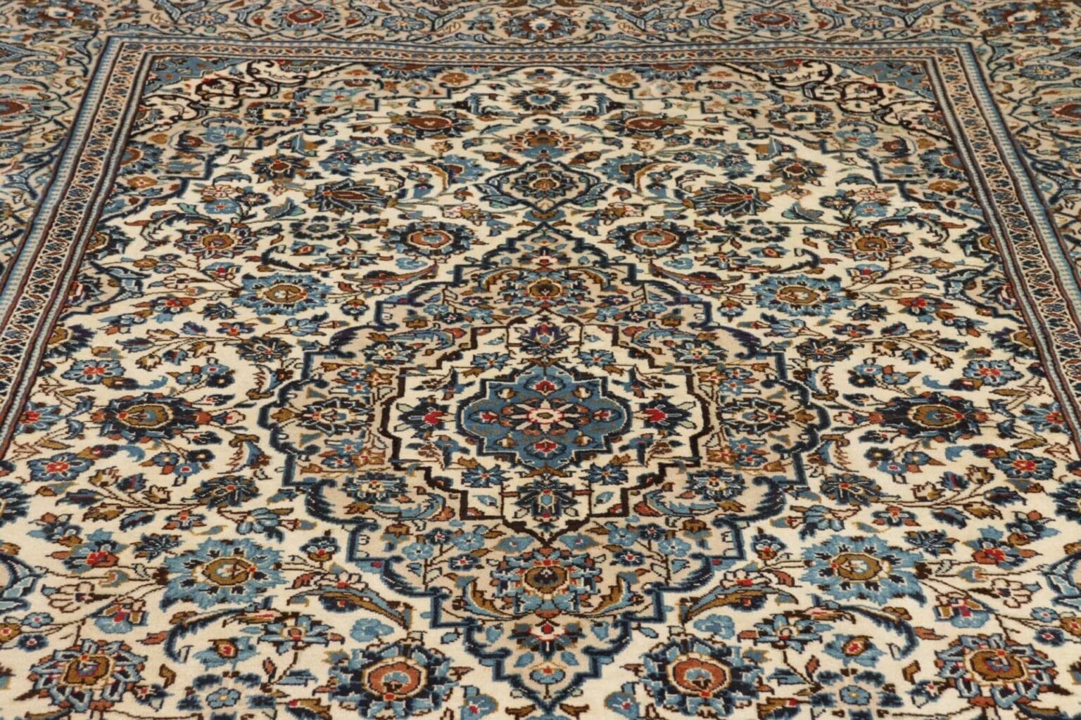 Hand-Knotted Wool Kashan Persian Rug, 200 × 305 cm – view 7